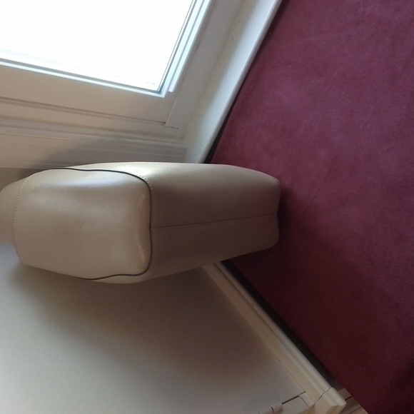 Michael Kors Blush Cream w/Gold Chains/Accents NEW🥰Excellent - Picture 5 of 10